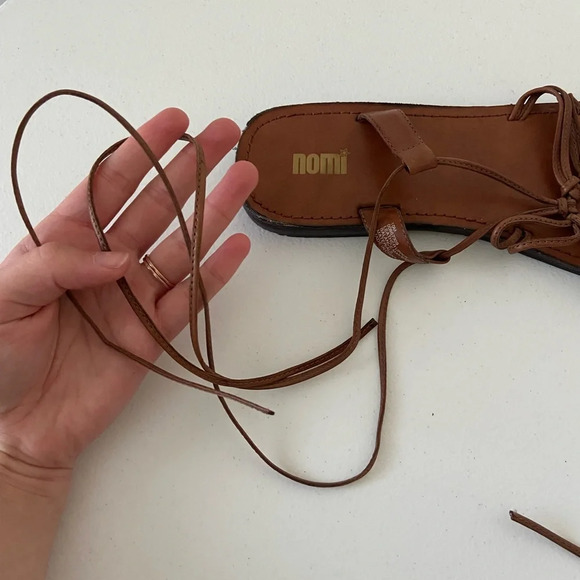 Nomi women’s wrap‎ strap leather sandals — size 10 - Picture 5 of 6